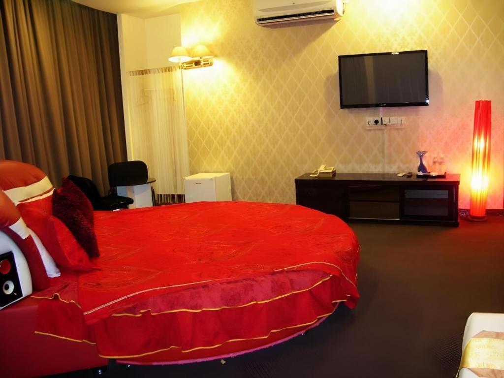 Paragon City Hotel Іпох Екстер'єр фото